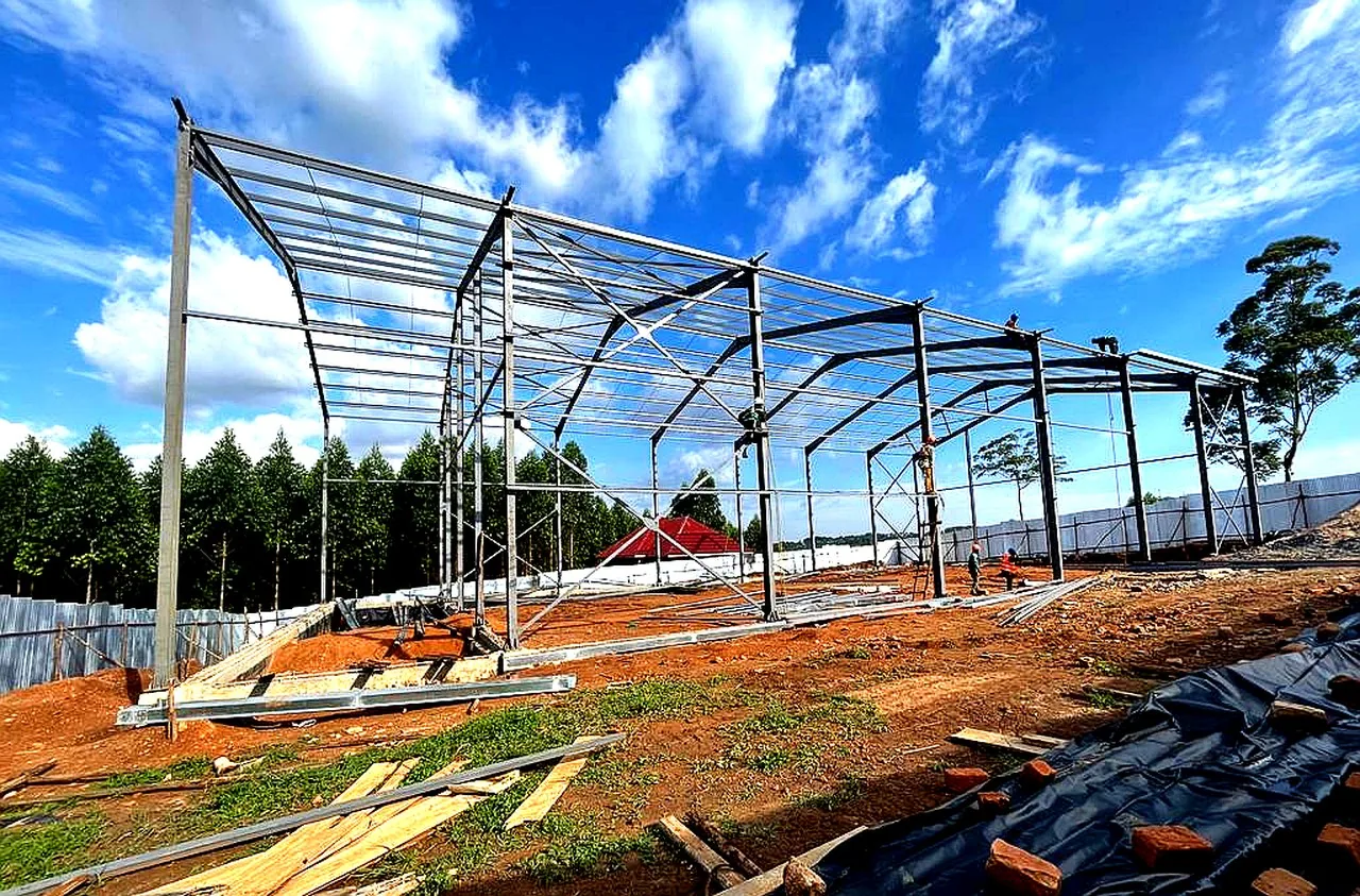 Kareflo Grain Facility — wide-span steel portal frame structure