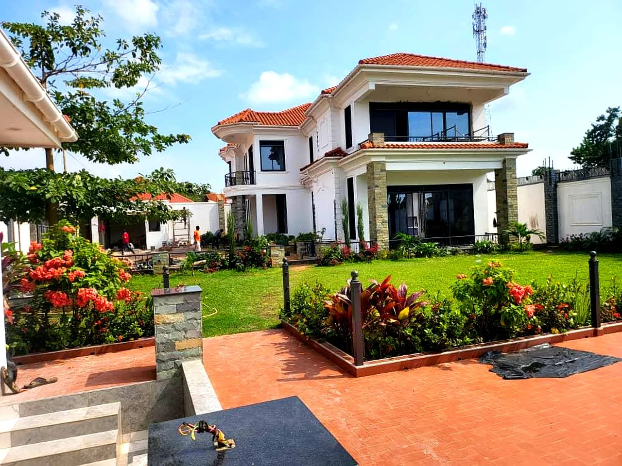 Kira Kito Residence — luxury residential construction by SMAARam Engineers